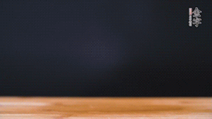 老豆腐切小塊。