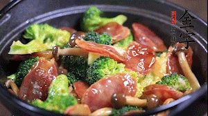 出鍋前加少許鹽、水淀粉即可。