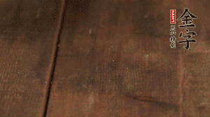 小玉米洗凈，對切。