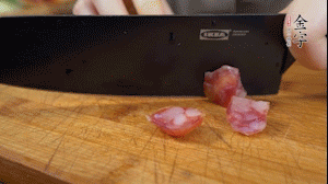 【餡料】3.金字土香腸、香菇切小丁。