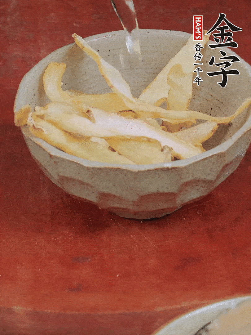 玉竹、花菇分別清水泡發(fā)。