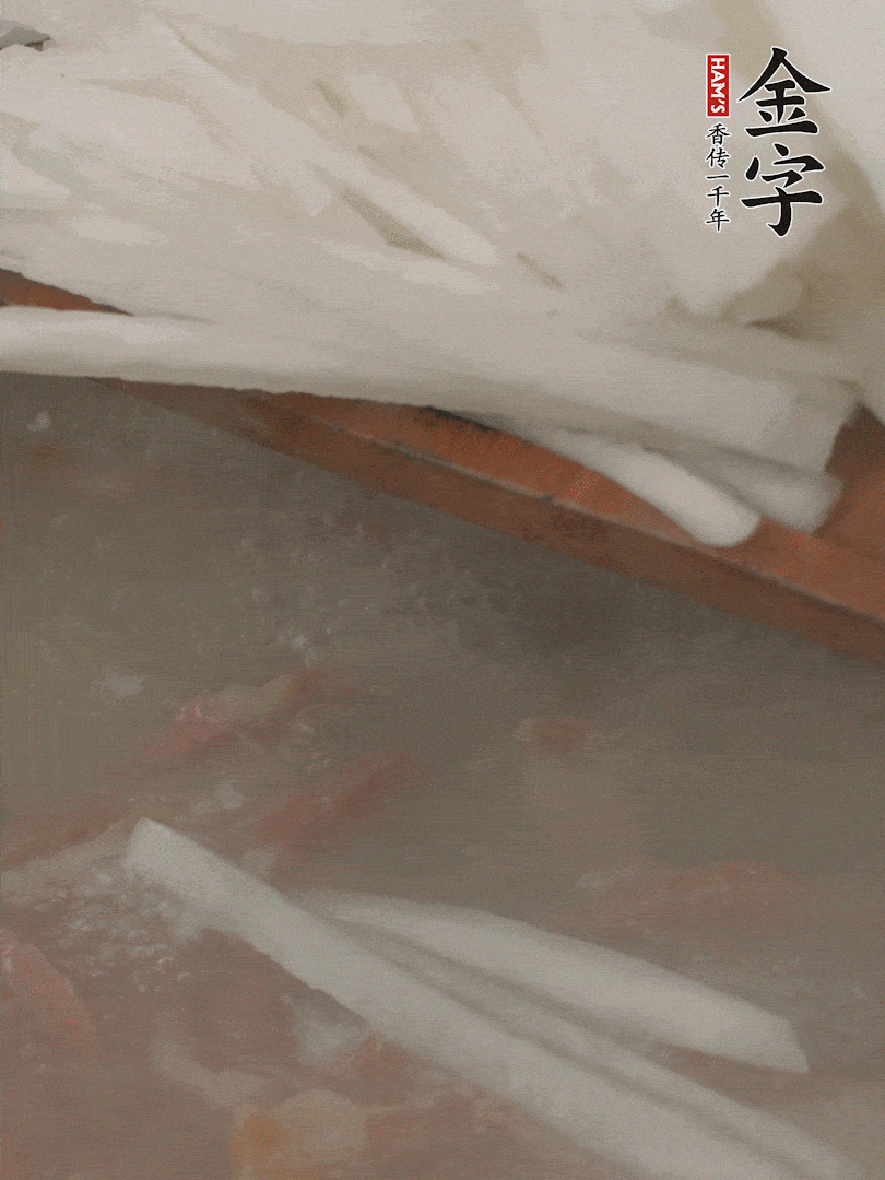 放蘿卜絲，燉5分鐘。