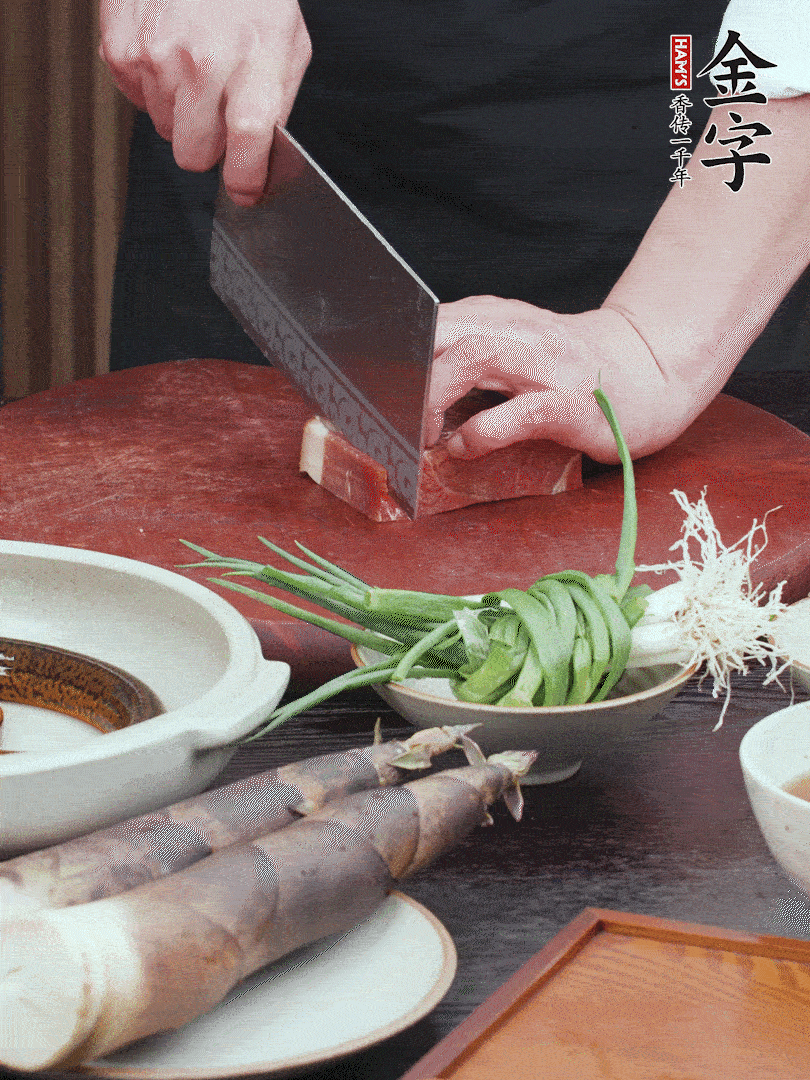 金字火腿切片；姜切片。