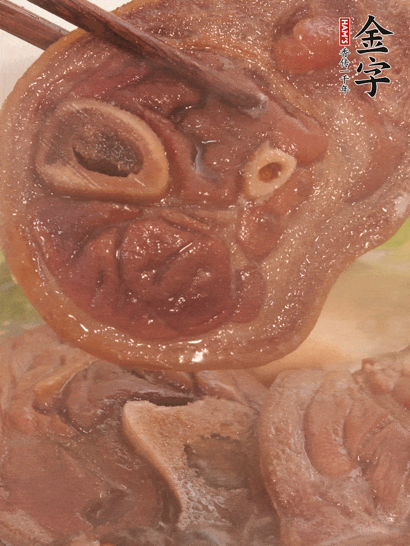 大火燒開后，調(diào)成小火燜煮30分鐘，煮至蓮藕軟糯。