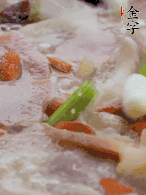 最后下枸杞、蒜白。