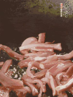 再放豌豆苗翻炒均勻。