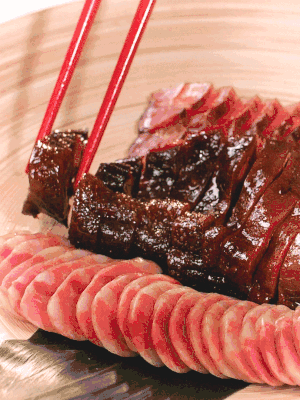 香腸、醬肉適合切片、醬鴨適合切塊。