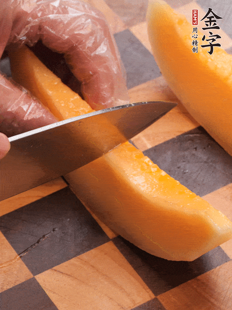 火腿包裹哈密瓜，按圓形擺放