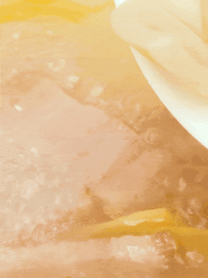 金字咸肉、火腿、春筍 通通放入鍋中小煮30分鐘