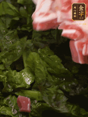 大米淘洗干凈，把食材全部放進(jìn)去，加適量水?dāng)嚢杈鶆?>
					</div>
					<span>步驟 3/5</span>
					<p>大米淘洗干凈，把食材全部放進(jìn)去，加適量水?dāng)嚢杈鶆?/p>
				</li><li>
					<div   id=