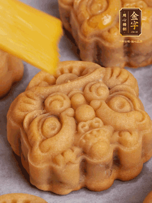 冷卻5分鐘刷上蛋液，160℃再烤10分鐘，回油1晚更香