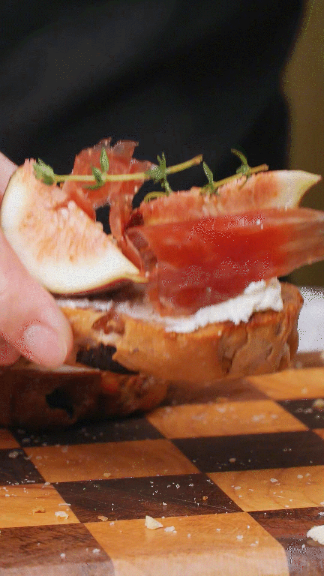 歐包切片，烤箱180°復(fù)烤10分鐘
