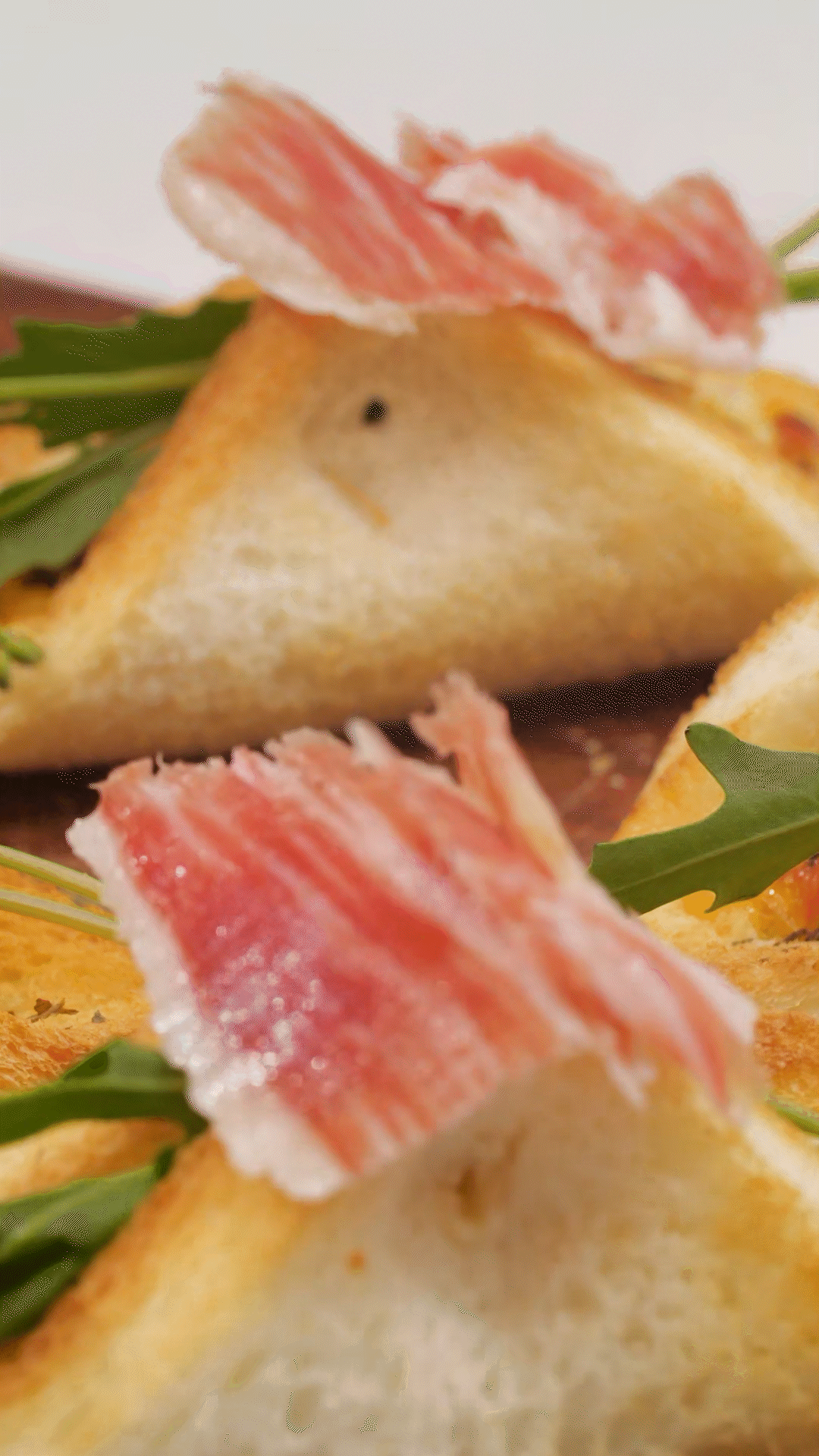 空氣炸鍋或烤箱180度5分鐘，撒歐芹碎
