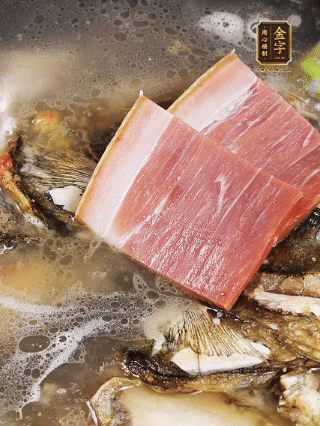 大火燒開，大火煮10~15分鐘。放入切好的豆腐，再煮5分鐘大火燒開，大火煮10~15分鐘。放入切好的豆腐，再煮5分鐘